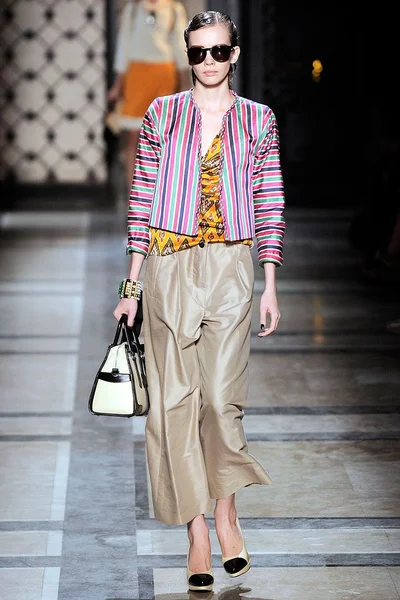 Look 3